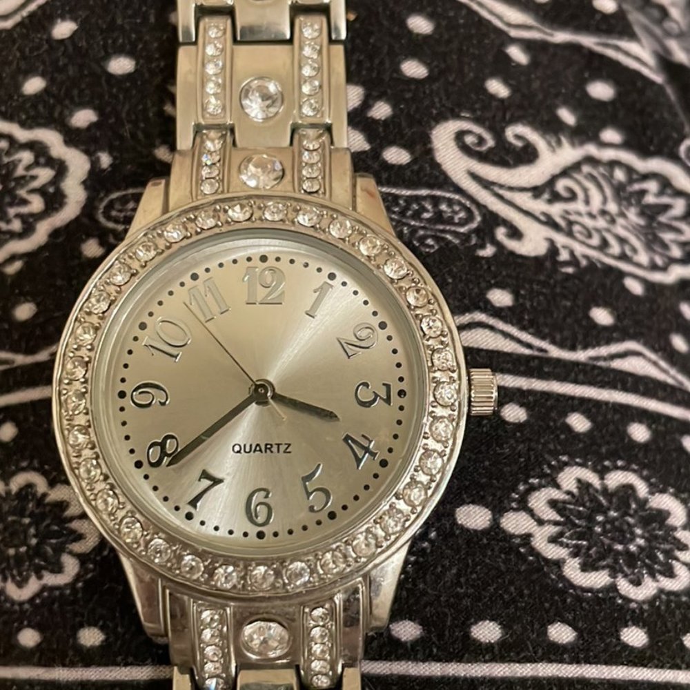 Quartz Women's Watch Small Silver Metal Band